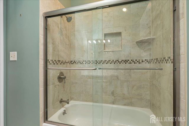 27 Fraley Drive, Franklin, NJ 08873