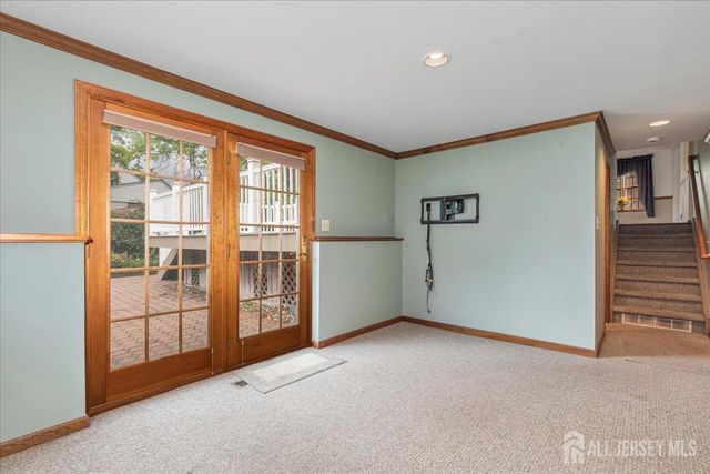 27 Fraley Drive, Franklin, NJ 08873