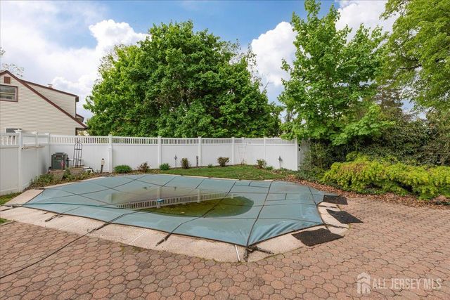27 Fraley Drive, Franklin, NJ 08873