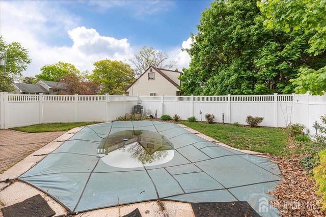 27 Fraley Drive, Franklin, NJ 08873