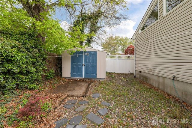 27 Fraley Drive, Franklin, NJ 08873