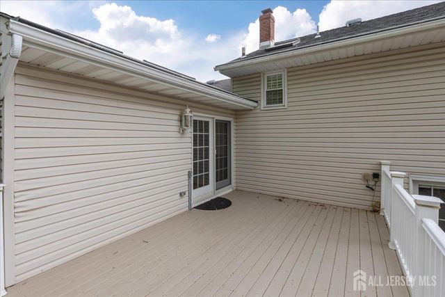 27 Fraley Drive, Franklin, NJ 08873