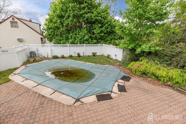 27 Fraley Drive, Franklin, NJ 08873