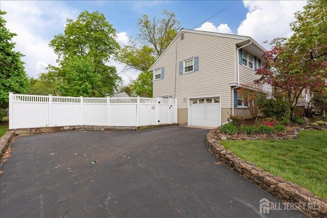 27 Fraley Drive, Franklin, NJ 08873