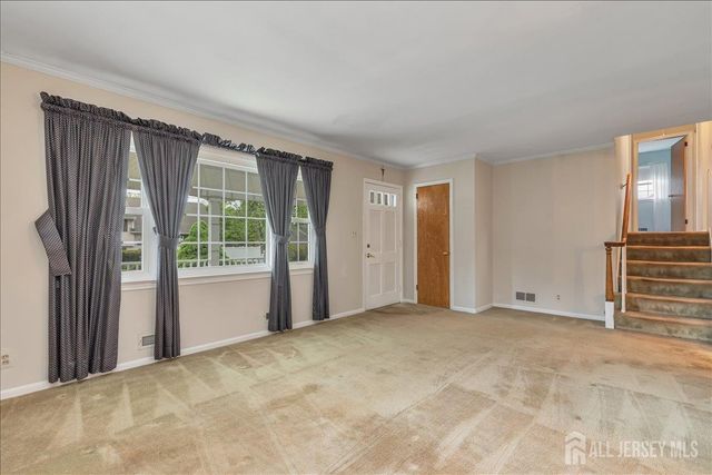 27 Fraley Drive, Franklin, NJ 08873