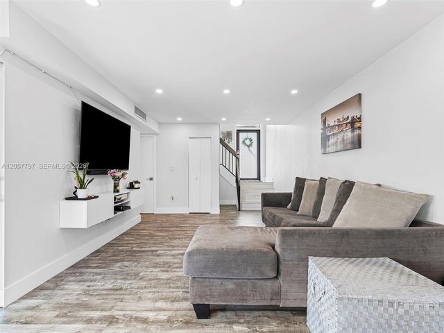 501 NW 98th Court 501, Miami, FL 33172