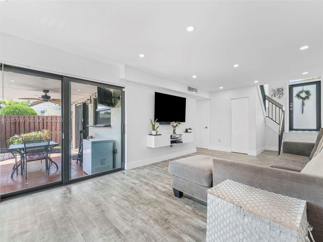 501 NW 98th Court 501, Miami, FL 33172