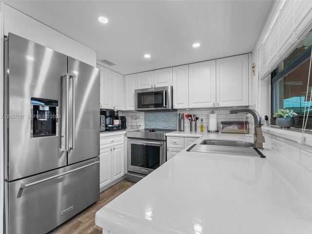 501 NW 98th Court 501, Miami, FL 33172
