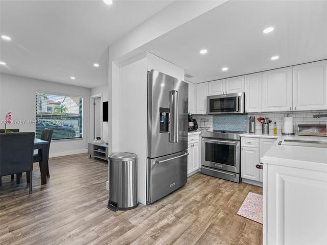 501 NW 98th Court 501, Miami, FL 33172