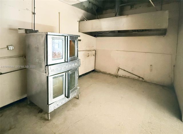 1018 N Miami Beach Blvd, North Miami Beach, FL 33162