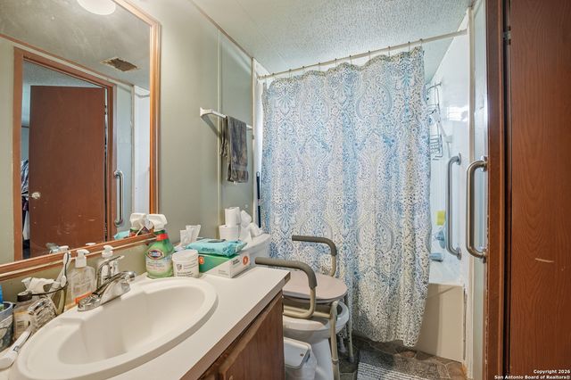 4911 Jim Daniel, Adkins, TX 78101