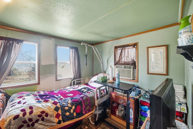 4911 Jim Daniel, Adkins, TX 78101