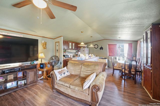 4911 Jim Daniel, Adkins, TX 78101