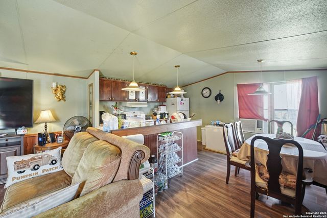 4911 Jim Daniel, Adkins, TX 78101