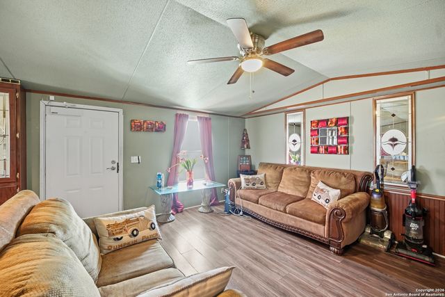 4911 Jim Daniel, Adkins, TX 78101