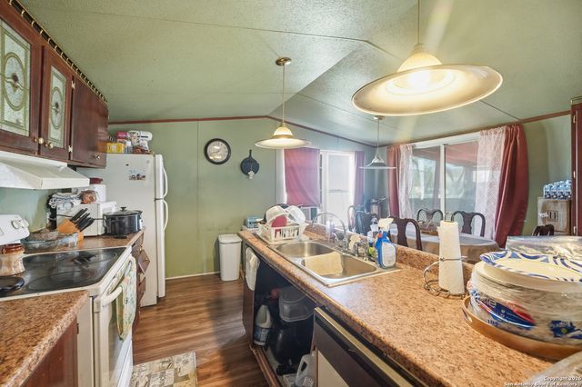 4911 Jim Daniel, Adkins, TX 78101