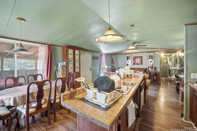 4911 Jim Daniel, Adkins, TX 78101