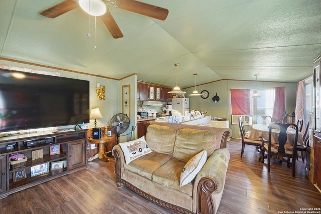 4911 Jim Daniel, Adkins, TX 78101