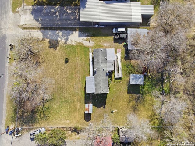 4911 Jim Daniel, Adkins, TX 78101