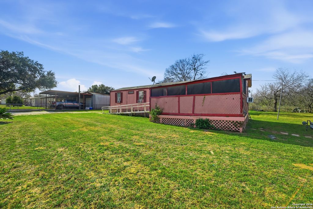 4911 Jim Daniel, Adkins, TX 78101