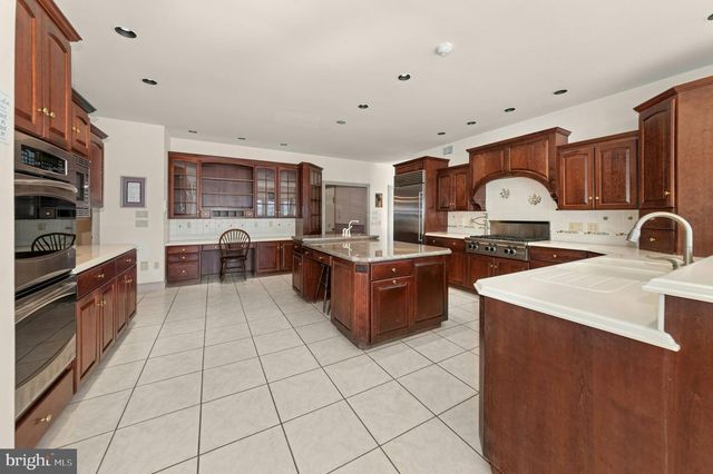 3640 MANOR RD, Bethlehem, PA 18020