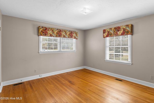 129 Pineland Avenue, Mount Olive, NC 28365