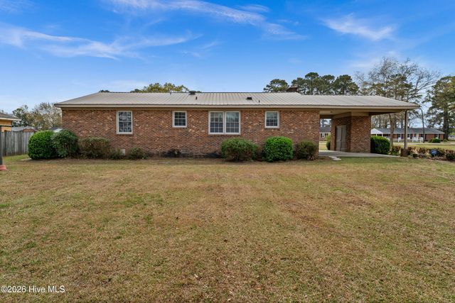 129 Pineland Avenue, Mount Olive, NC 28365