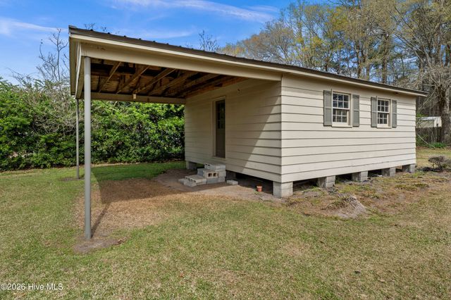 129 Pineland Avenue, Mount Olive, NC 28365