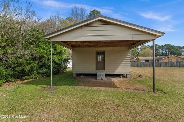 129 Pineland Avenue, Mount Olive, NC 28365
