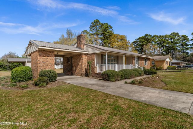 129 Pineland Avenue, Mount Olive, NC 28365