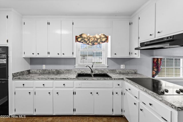 129 Pineland Avenue, Mount Olive, NC 28365