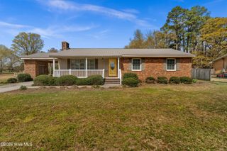 129 Pineland Avenue, Mount Olive, NC 28365