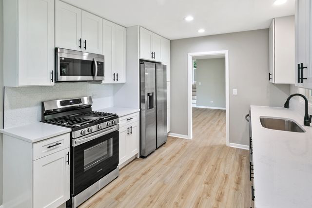 617 S Busse Road, Mount Prospect, IL 60056