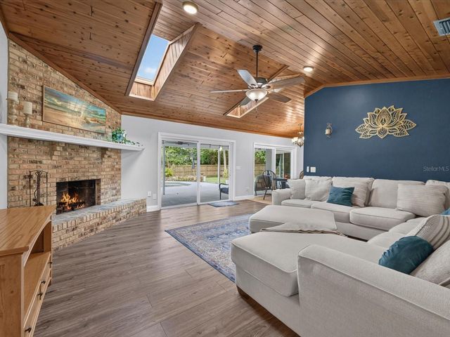 992 SLEEPING ROCK COURT, Winter Springs, FL 32708