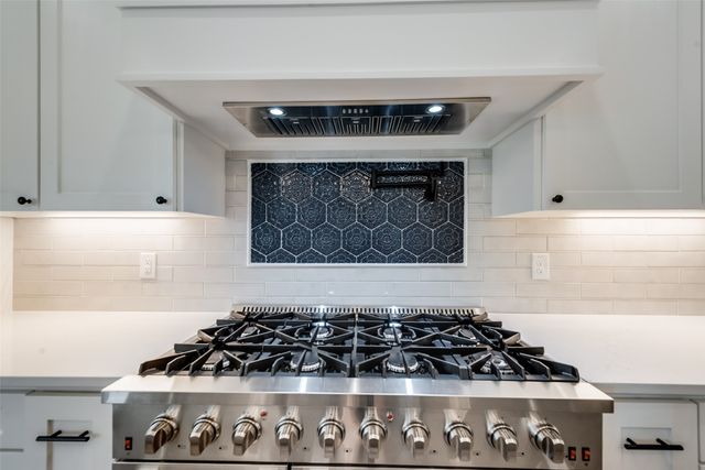 327 Lovers Lane, Terrell, TX 75160