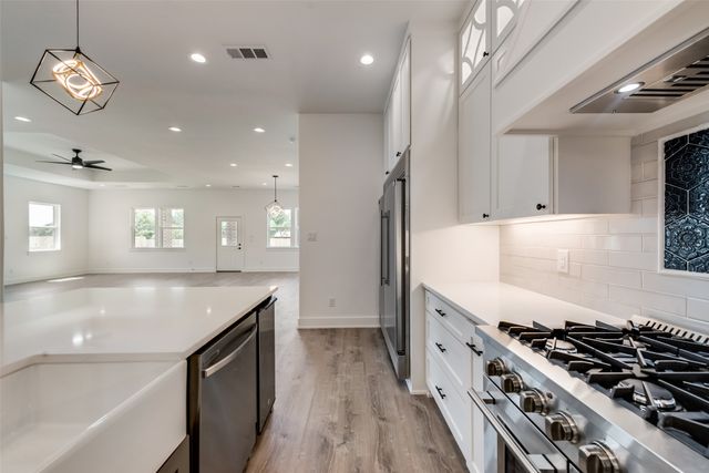 327 Lovers Lane, Terrell, TX 75160