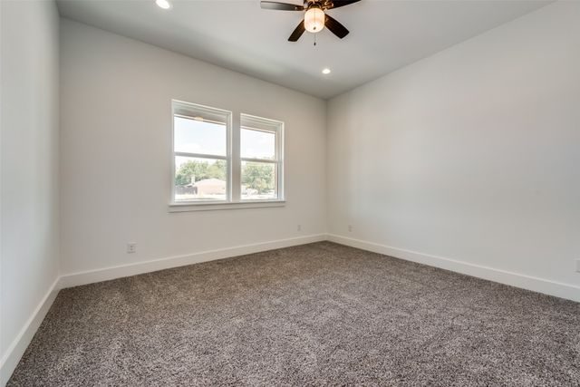 327 Lovers Lane, Terrell, TX 75160