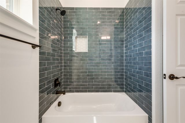 327 Lovers Lane, Terrell, TX 75160