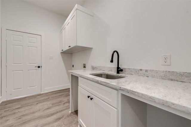 327 Lovers Lane, Terrell, TX 75160