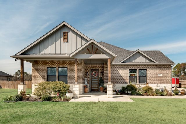 327 Lovers Lane, Terrell, TX 75160