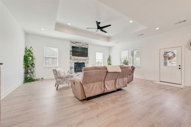 327 Lovers Lane, Terrell, TX 75160