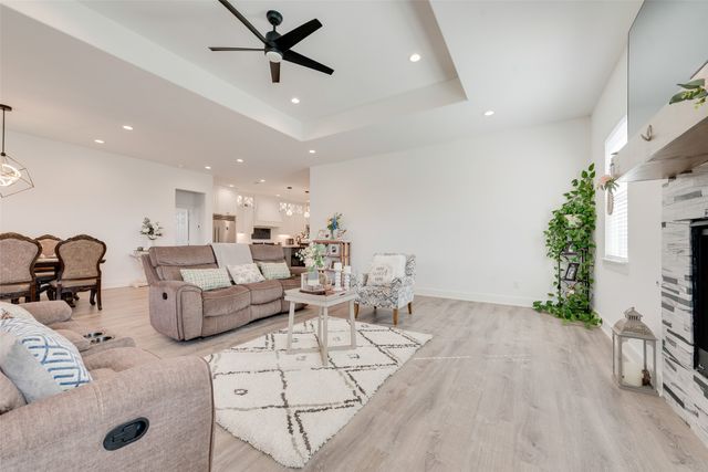 327 Lovers Lane, Terrell, TX 75160