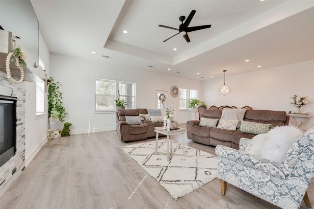 327 Lovers Lane, Terrell, TX 75160