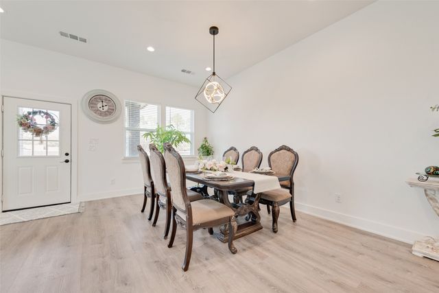 327 Lovers Lane, Terrell, TX 75160