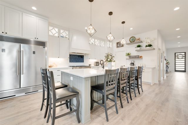 327 Lovers Lane, Terrell, TX 75160