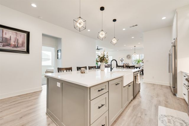 327 Lovers Lane, Terrell, TX 75160