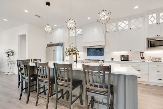 327 Lovers Lane, Terrell, TX 75160