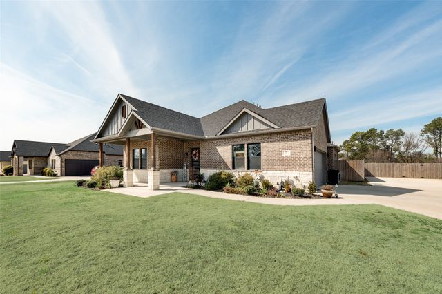 327 Lovers Lane, Terrell, TX 75160