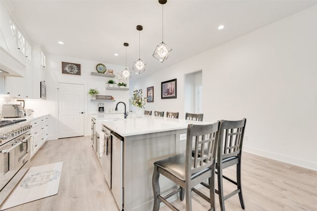 327 Lovers Lane, Terrell, TX 75160