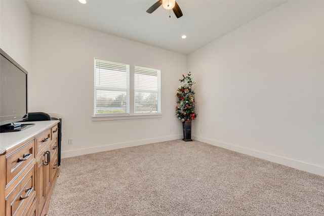 327 Lovers Lane, Terrell, TX 75160